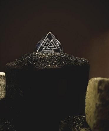 انگشتر مردانه والکنوت سه مثلثه از جنس استیل