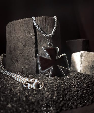 گردنبند مردانه صلیب آهنین از جنس استیل با گردنبند ویتالی نقره ای