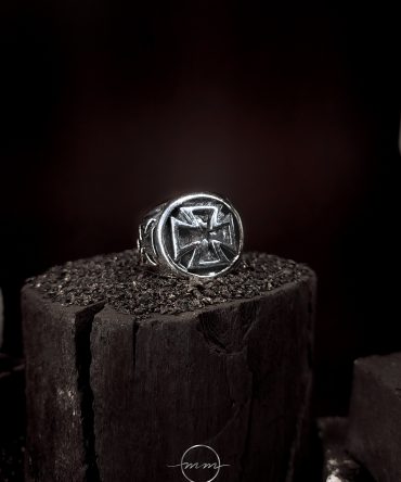 انگشتر مردانه صلیب آهنین از جنس استیل