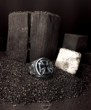 انگشتر مردانه صلیب آهنین از جنس استیل