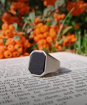 انگشتر مردانه با طرح ساده از جنس استیل و سنگ ساده مشکی