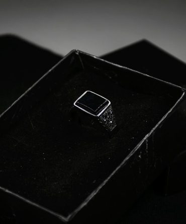 انگشتر نگین دار نقره ای سنگ ساده از جنس استیل