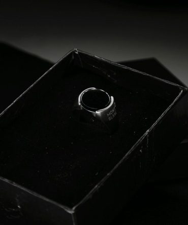 انگشتر مونت بلانک نقره ای سنگ ساده گرد از جنس استیل